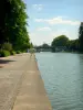 Saint-Denis canal - Stroll along the canal