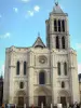 Saint-Denis canal - Facade of the Saint-Denis basilica