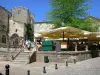 Saint-Émilion - Terraza del restaurante en vez de la iglesia monolítica