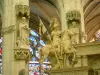 Saint-Florentin - Binnen in de kerk Saint-Florentin: ruiterstandbeeld van Saint Florentin