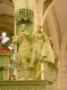 Saint-Florentin - Binnen in de kerk Saint-Florentin: ruiterstandbeeld van Sint-Maarten