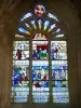 Saint-Florentin - Binnen in de kerk Saint-Florentin: glas-in-loodramen