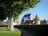 Saint-Florentin - Terras van de priorij met uitzicht op de klokkentoren, de kerk Saint-Florentin en de huizen van de oude stad