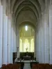 Saint-Jouin-de-Marnes abbey - Inside the Romanesque church: nave and choir
