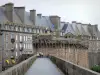 Saint-Malo - Ville close : promenade des remparts et bâtiments de la cité corsaire malouine