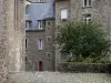 Saint-Malo - Ville close : maisons en pierre de la vieille ville (cité corsaire malouine)