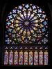 Saint-Malo - Dentro de la Catedral de San Vicente: vidrios de colores de la rosa