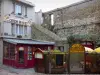 Saint-Malo - Cerrado de la ciudad: la casa, restaurante con terraza y las murallas de la antigua ciudad amurallada de Saint-Malo