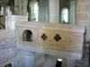 Saint-Menoux church - Inside the Saint-Menoux Romanesque church: foramina St. Menoux (sarcophagus with a hole containing the relics of St. Menoux) in the ambulatory