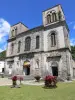 Saint-Pierre - Gevel en de voorkant van de kathedraal van Onze Lieve Vrouw van de Assumptie