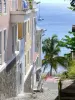 Saint-Pierre - Gevels van de stad met uitzicht op de Caribische Zee