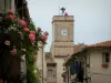 Saint-Rémy-de-Provence - Campanario del Ayuntamiento (antiguo convento) y se levantó en la fachada de una casa