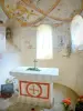 Sainte-Madeleine de Chalet chapel - Interior of the Romanesque chapel: altar and frescoes of the choir