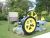 Sainte-Rose - Exhibition of a steam engine in the floral park of the Rum museum