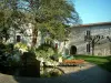 Saintes - Jardín de la biblioteca (la biblioteca)
