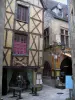 Sarlat-la-Canéda - Timber-framed house, stone house and restaurants