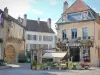 Semur-en-Auxois - Porte Guillier y casas de la ciudad medieval