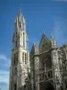 Senlis - Notre-Dame kathedraal (Gotische architectuur) met zijn toren met een spits