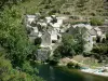 Tarn gorges - Houses in the hamlet of Hauterives (town of Sainte-Enimie) on the banks of River Tarn, in the Cévennes National Park