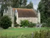 Tortoir的坚固修道院 - 绿树环绕的旧强化小修道院;在Saint-Nicolas-aux-Bois镇