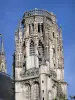 Toul - Torre de la catedral de Saint-Étienne de Toul en estilo gótico