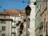 Toulon - Suspended lampposts and house facades in the old town