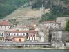 Tournon-sur-Rhône - Viñedos en terrazas y Torre Maiden con vistas a las murallas de la ciudad y el río Ródano