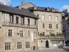 Tulle - Gevel van het museum Klooster uitzicht op het plein Monseigneur BERTEAUD