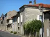 Tusson - Farola y las casas en el pueblo