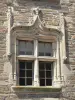 Uzerche - Mullioned window of the house Eyssartier