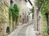 Uzès - Ciudad Vieja: escalera callejón llena de casas de piedra