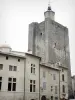 Uzès - Visita del Obispo (Torre del Reloj) y las fachadas de las casas en el casco antiguo