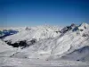 Val Thorens - From the ski area of 3 Vallées (3 Valleys), view of the surrounding snowy mountains (snow)