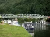 Vale do Meuse - Parque Natural Regional das Ardenas: Parada do rio Haybes, barcos na água e ponte sobre o rio Meuse