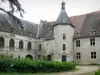 Veauce - Fachada del castillo y su patio Veauce