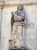 Verdelais大教堂 - 装饰Notre Dame de Verdelais大教堂门面的雕象