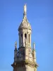 Verdelais basilica - Bell tower of the Notre-Dame de Verdelais basilica topped by a statue of the Virgin 