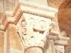 Vézelay - Interior da basílica de Sainte-Marie-Madeleine: capitel esculpido da nave: bênção de Jacob por Isaac