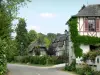 Vieux-Port - Las calles y las casas de la aldea en el Parque Natural Regional de Loops de la Sena Normando