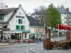 Villard-de-Lans - Houses and café terraces of the village