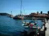 Villefranche-sur-Mer - Port avec mer et bateaux, Cap Ferrat en arrière-plan
