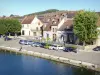 Villeneuve-sur-Yonne - Fachadas de casas con vistas al río Yonne