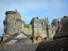 Vitré - Château fort (forteresse) et toits de maisons de la ville médiévale
