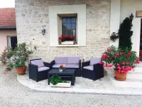 La Besace Bed and Breakfast and table - Bed & breakfast in Sainte-Croix