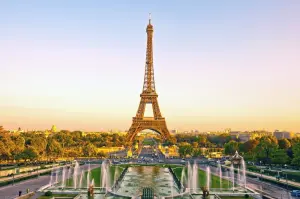Biglietto salta-fila per il terzo piano della Torre Eiffel (esclusivamente  in inglese e tedesco) - Attività di svago a Paris