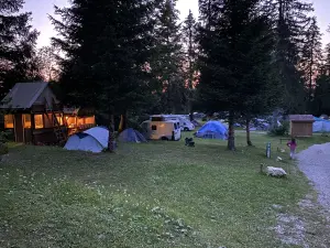 Camping du bugnon - Camping à Lac-des-Rouges-Truites