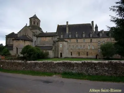 La abadía de Aubazine - Guía turismo y vacaciones