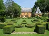 Parterre à la française et manoir